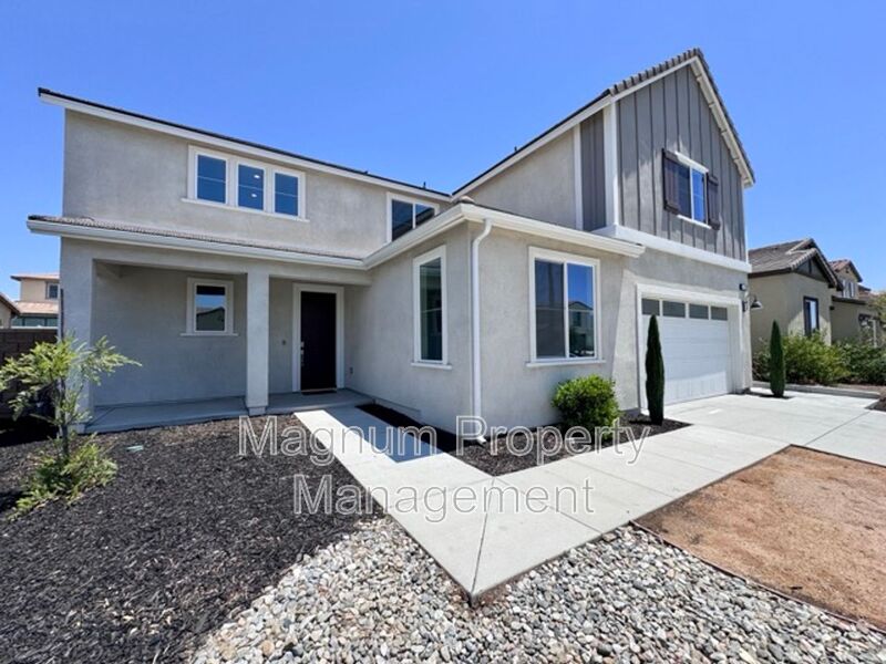 Murrieta House: 34118 Willow Stone St