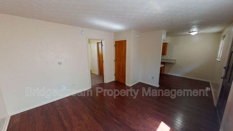 Dayton House: 1712 Radio Road