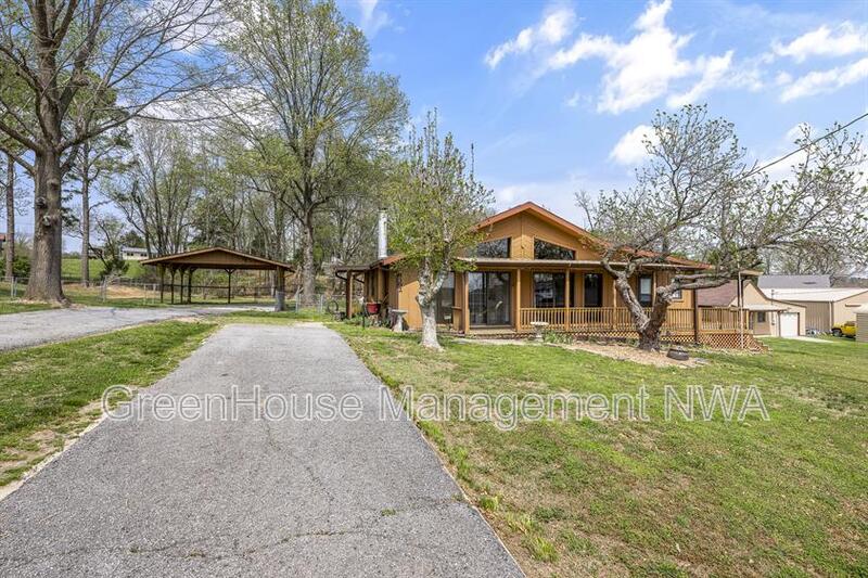 Rogers House: 8392 S Lakeshore Dr
