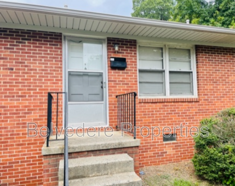 Greensboro House: 215 McIver St.