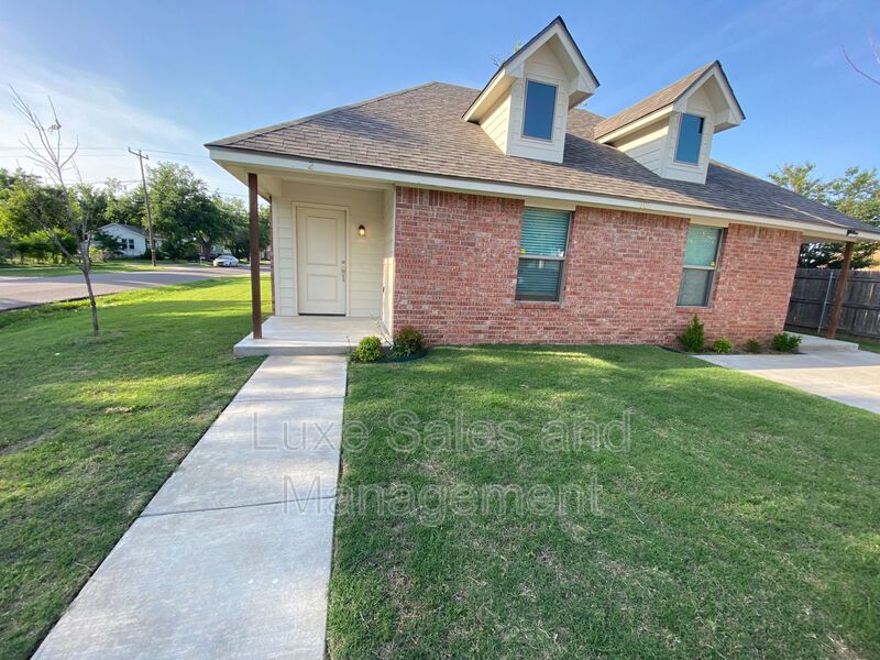Norman Condo: 303 E Himes St