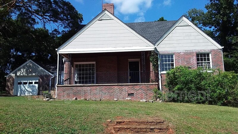 Birmingham House: 229 Pinewood Ave