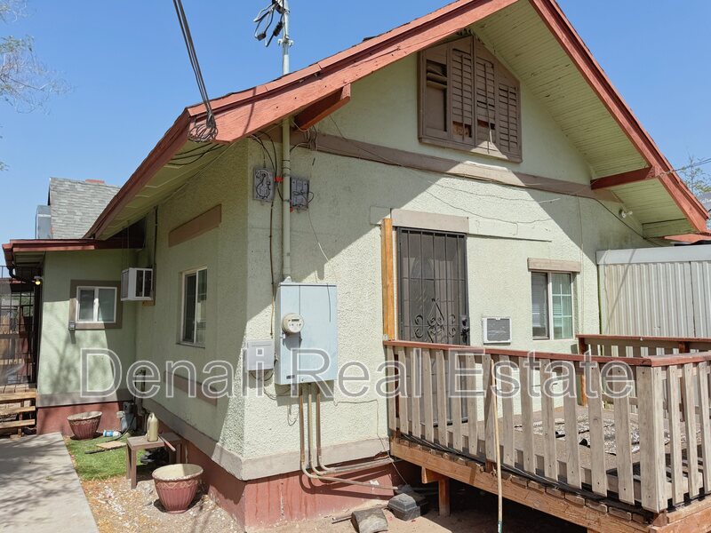 Phoenix House: 121 N 12th Ave