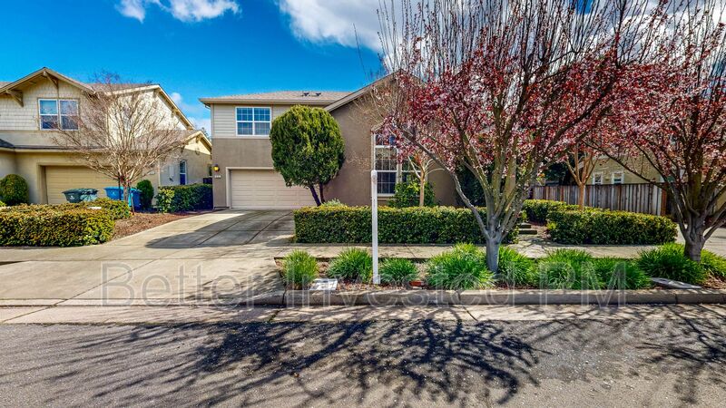 Santa Rosa House: 1969 Northfield Dr