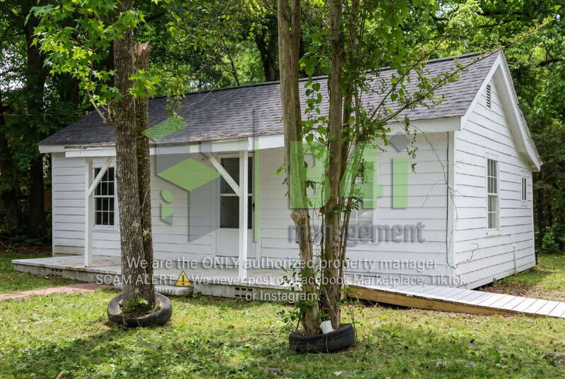 LaGrange House: 934 Motley Street