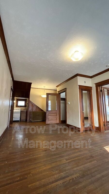 Lincoln Condo: 2049 S 18