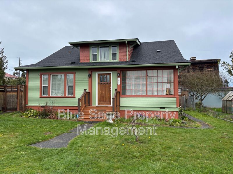 Port Angeles House: 1011 W 11th St