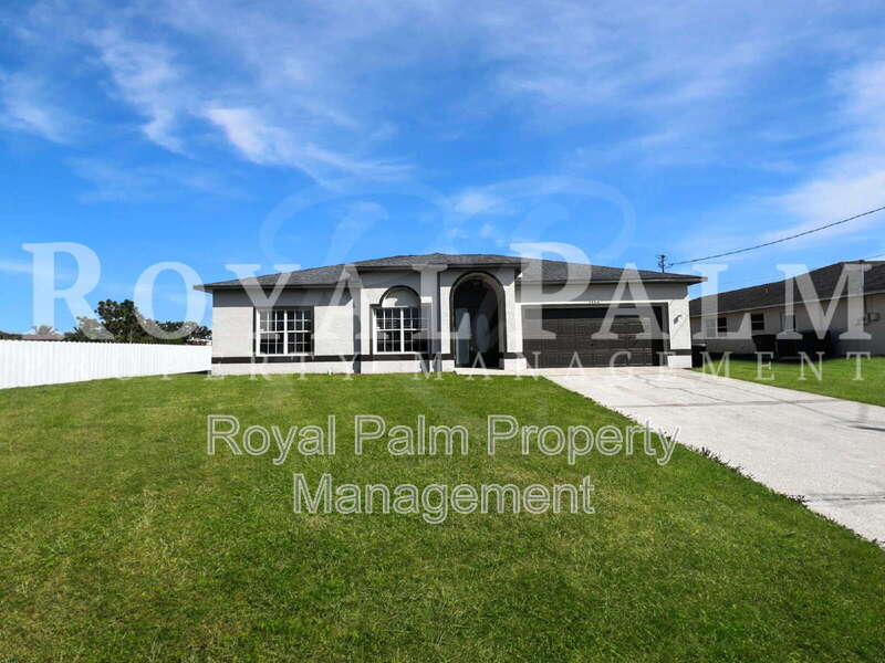 Lehigh Acres House: 906 Alfreda Avenue