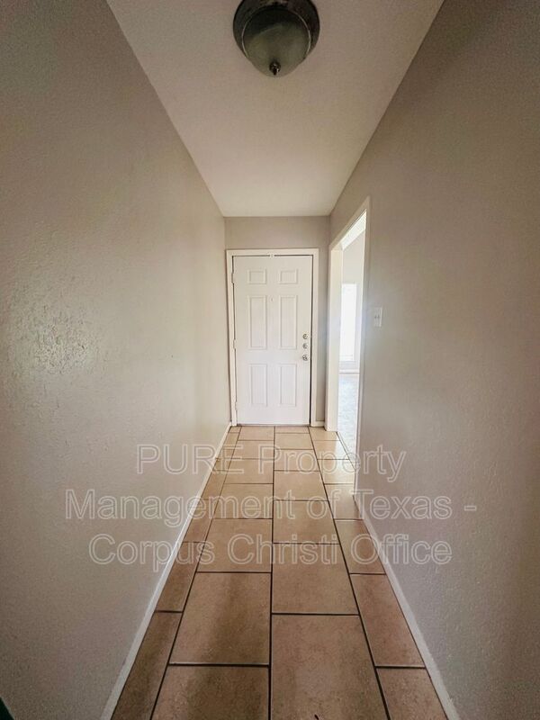 Corpus Christi, House: 2025 Blue Angel Street