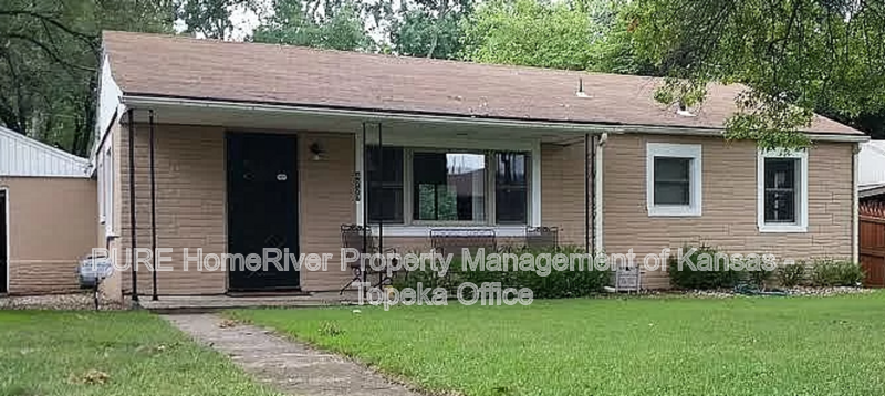 Topeka House: 4227 SW Drury Lane