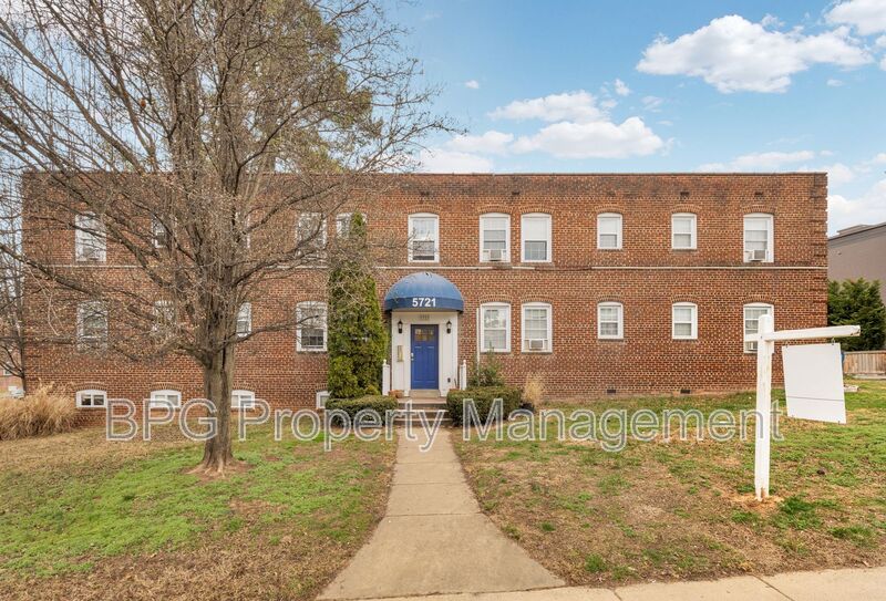 Arlington Condo: 5721 11th St N