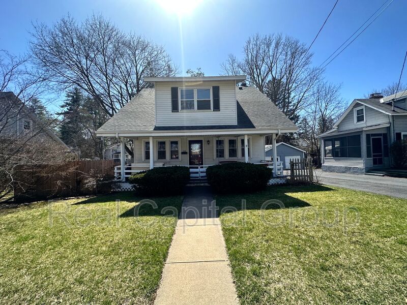 Delmar House: 376 Kenwood Ave.