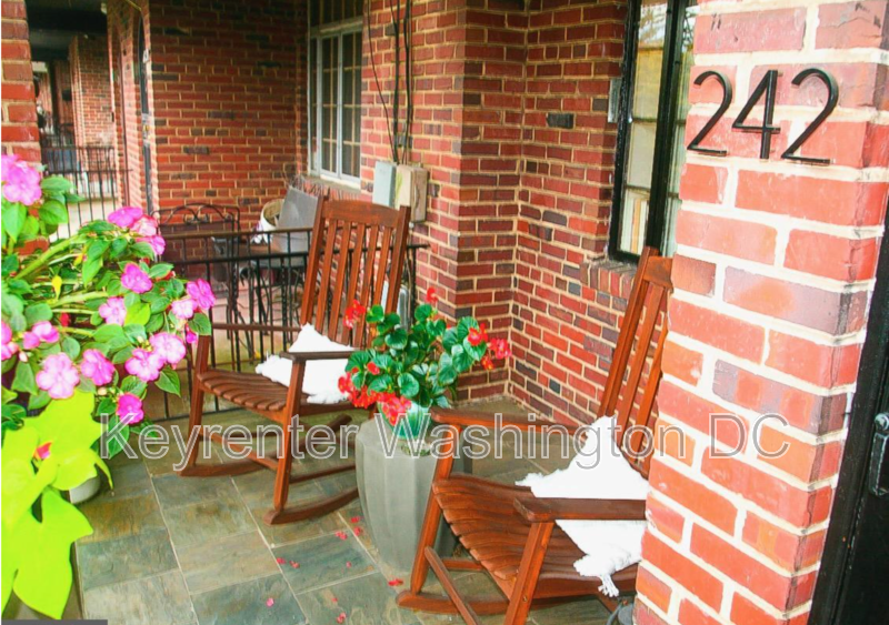 Washington House: 242 Emerson St