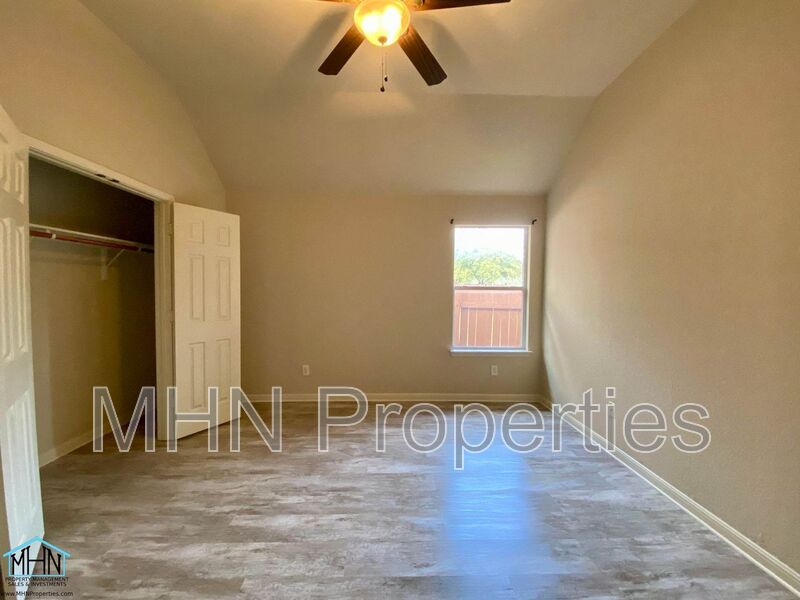 LARGE 3-bed, 2-bath single story in the NW near 1604 and I-10, right off I-10 and Boerne Stage Rd! - Photo 16