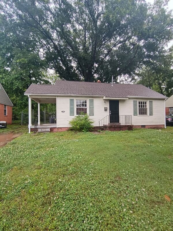 Memphis House: 1240 Robin Hood Ln