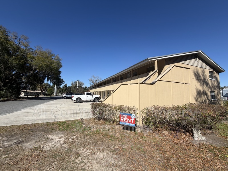 Lake City Condo: 201 SE Beech Street