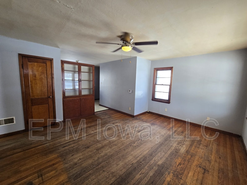 Waterloo House: 407 Linden Avenue