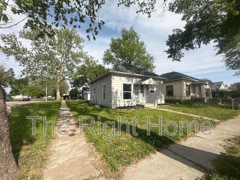 Lincoln House: 4444 N 60th St