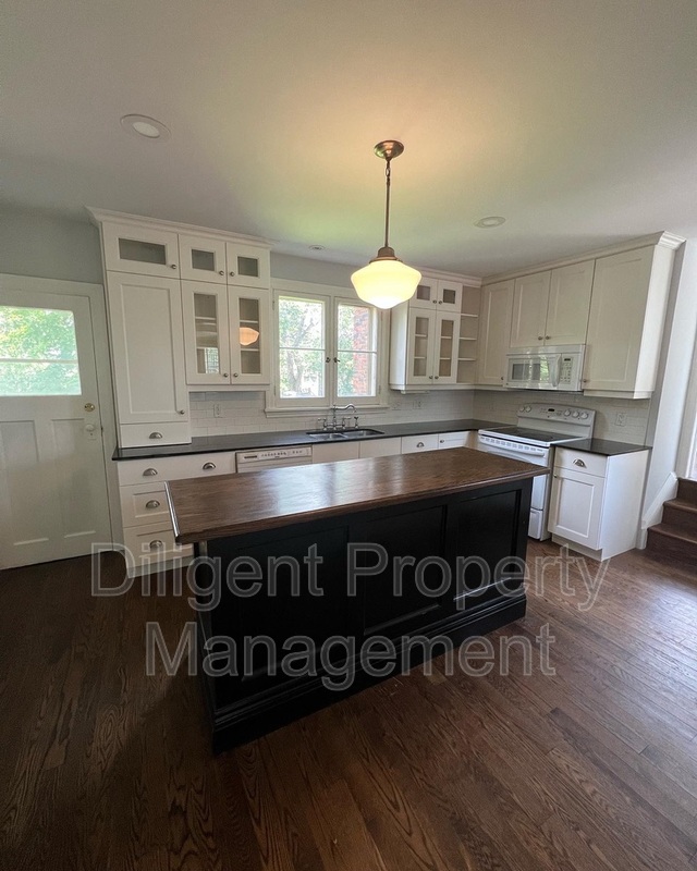 Peterborough House: 642 Bolivar Street