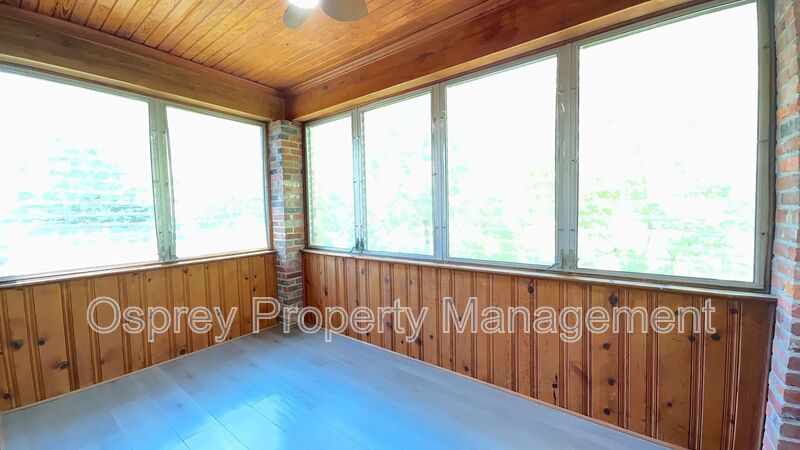 Charming 2BR with Sunroom, Hardwood Floors & Lawn Care Included - Photo 23