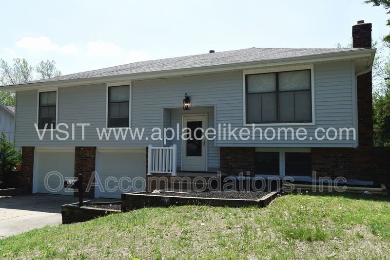 Olathe House: 1105 W Elm Ter