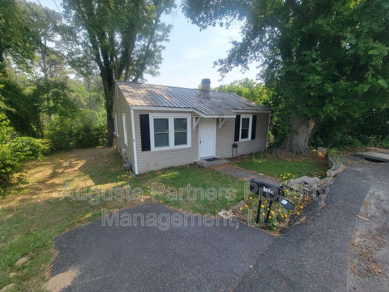 North Augusta House: 1223 Radiance Dr