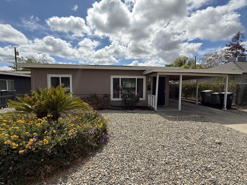 Sacramento House: 1220 Browning Dr