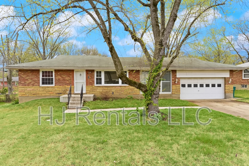 St. Louis House: 9701 Colony Drive