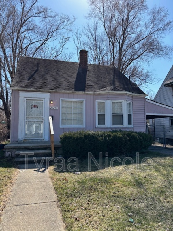 Detroit House: 22241 Lyndon Street