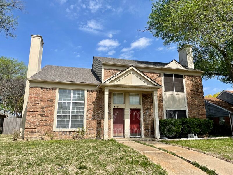 Garland House: 2332 Forestbrook Dr