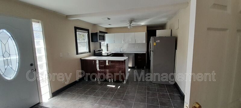RECENTLY UPDATED 3 BEDROOM 3 BATH GREAT FOR FAMILY AVAILABLE IMMEDIATELY - Photo 5