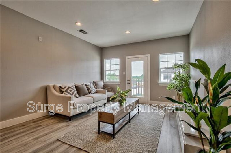 Euless Condo: 13609 Pinnacle Circle