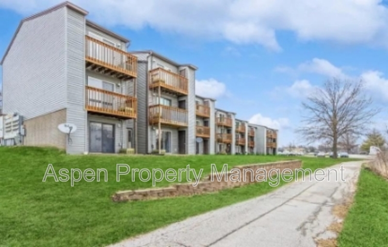 Iowa City Condo: 2613 Westwinds Drive