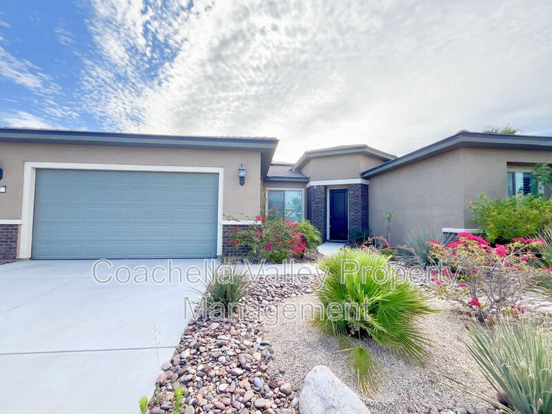 Rancho Mirage House: 12 Barolo