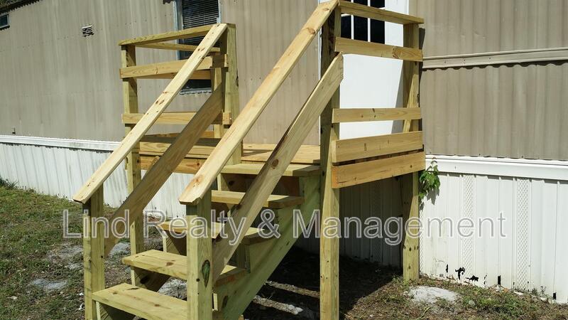 Jacksonville House: 14210 Benton Street