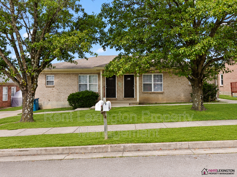 Nicholasville House: 531 Bell Place Dr