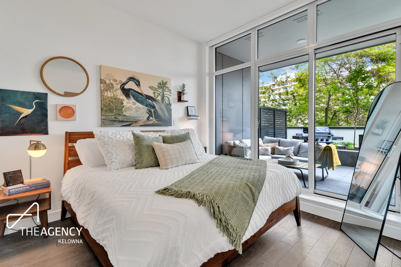Kelowna Condo: 3389 Lakeshore Road