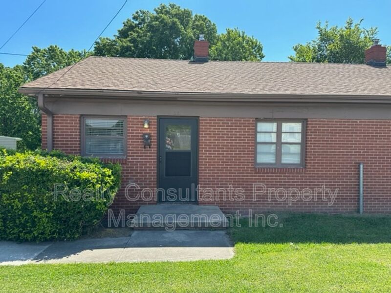 Greensboro House: 201 Lowdermilk Street