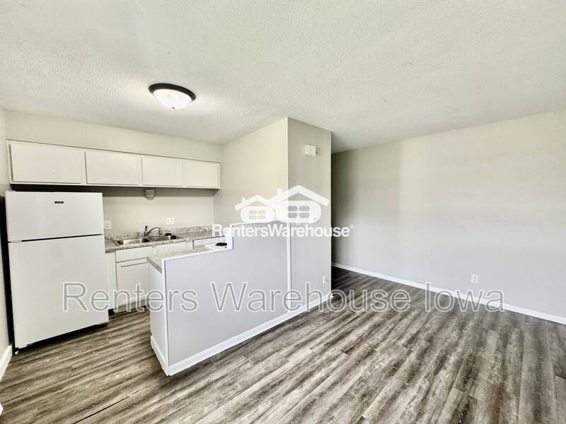 Ankeny Condo: 114 NW College Ave