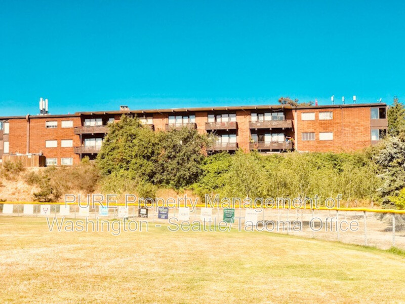 Seattle House: 6609 SW Admiral Way - Unit #02