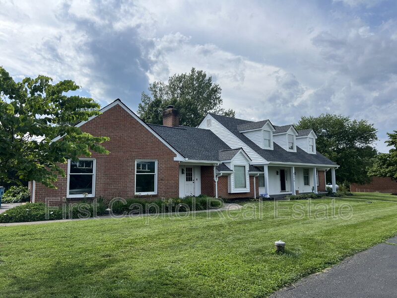 Middletown House: 8112 Pete Wiles Rd