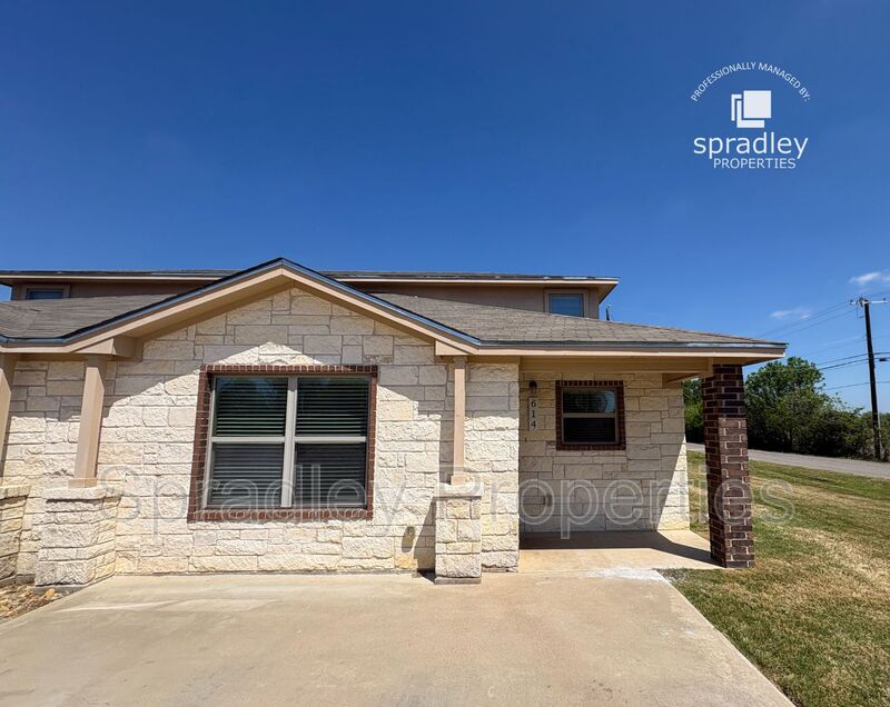 Belton Townhome: 614 Laila Ln