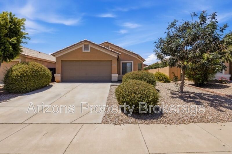 Queen Creek House: 3759 W Santa Cruz Ave