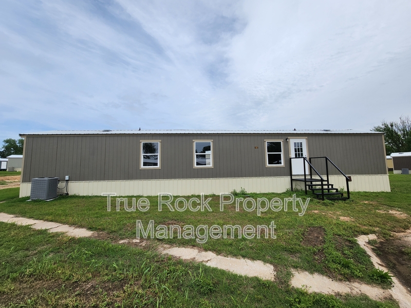 Ada House: 16171 County Road 1526