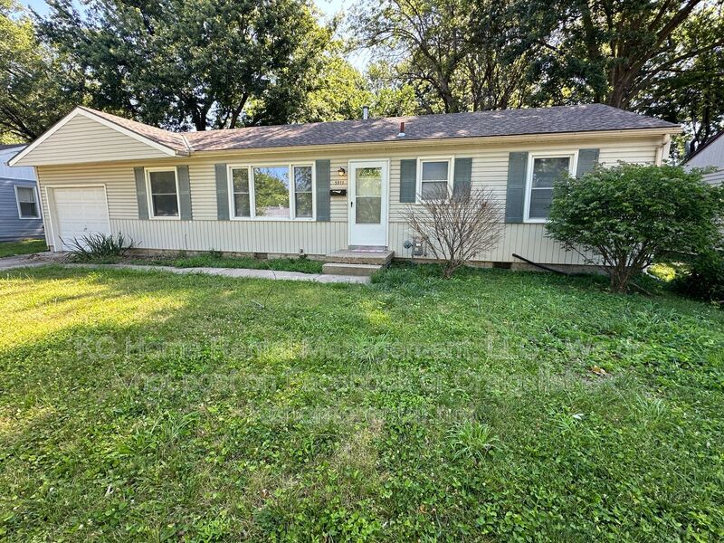 Raytown House: 5911 Farley Ave