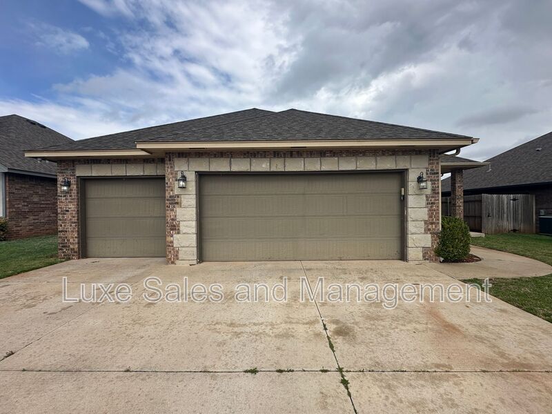 Edmond House: 8017 NW 160th Terr