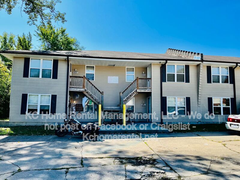 Raytown House: 9215 E 54th St
