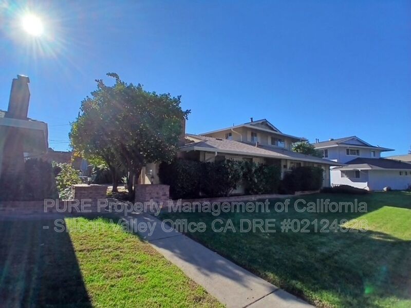 Los Gatos Condo: 870 Castlewood Drive