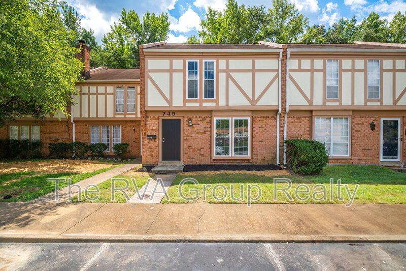 Henrico Townhome: 749 Pleasant Street