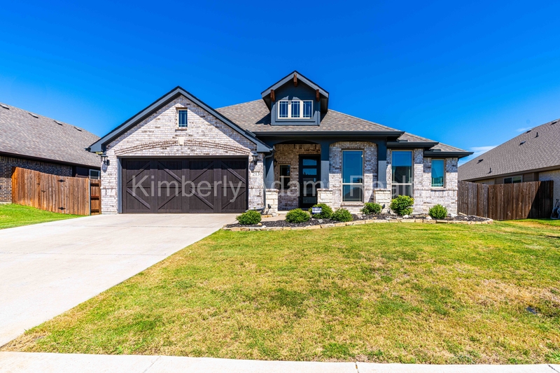 Waxahachie House: 213 Lariat Trail